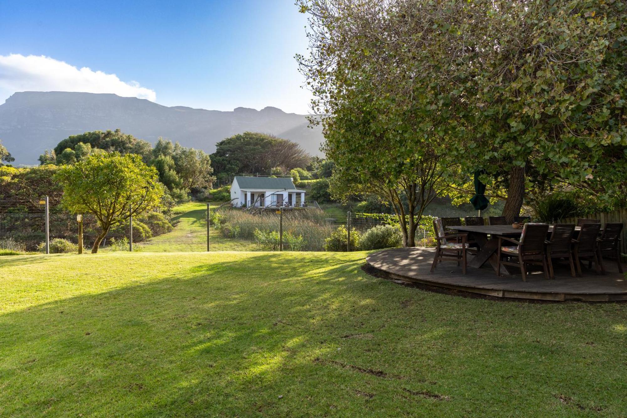Serene, Thatched Apartment In Noordhoek, Kapstadt Exterior foto